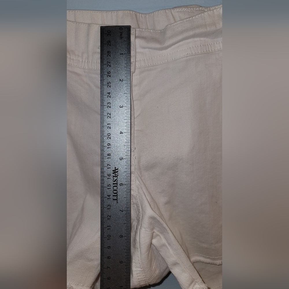 Motherhood white Maternity stretch shorts medium M 5 pocket Denim style design - Picture 3 of 4